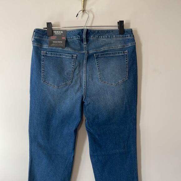 Torrid Boyfriend Straight Leg Jeans Vintage Stretch 10 NEW - Picture 3 of 4
